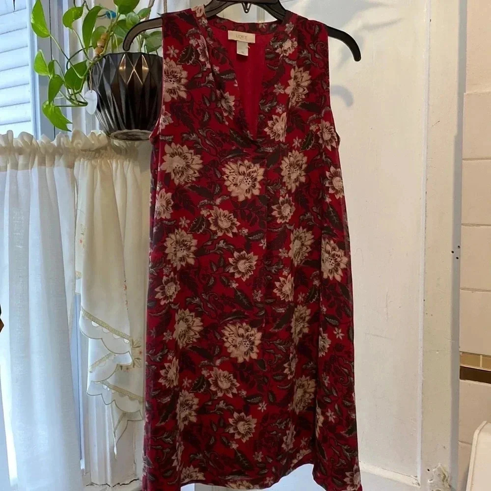 LOFT Outlet Burgundy Floral Sleeveless Dress V Neck Lined XS Perfect Condition - Picture 2 of 8